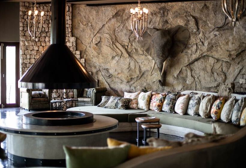 هتل Etosha Oberland Lodge