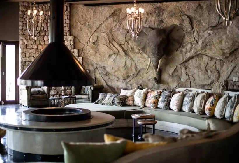 هتل Etosha Oberland Lodge