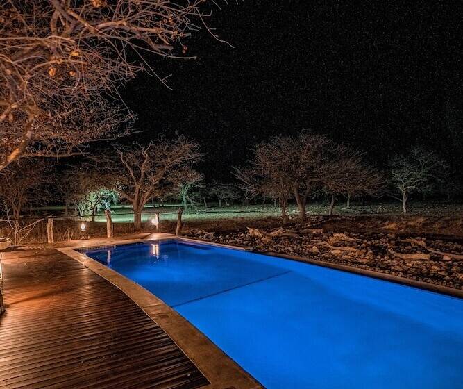 هتل Etosha Oberland Lodge