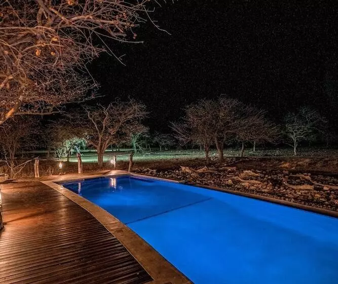 هتل Etosha Oberland Lodge