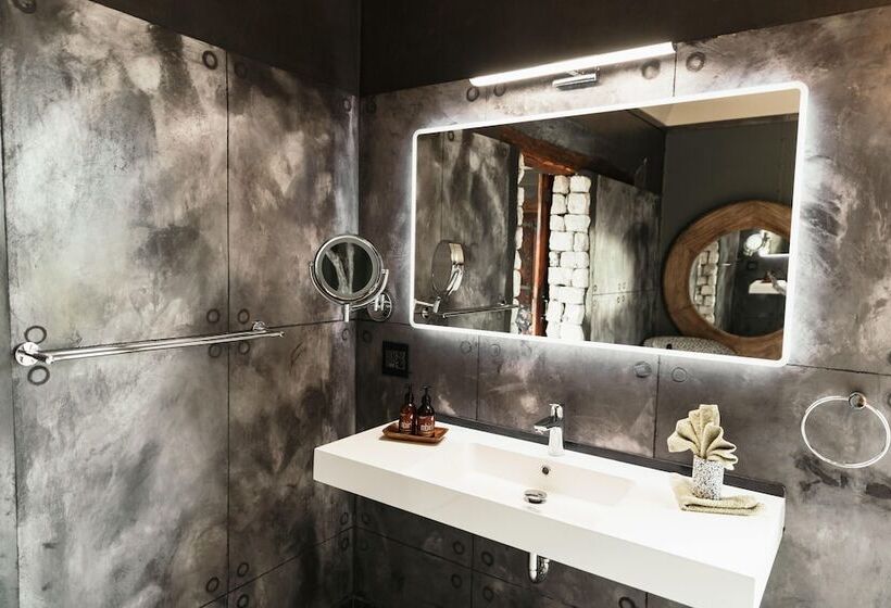 هتل Etosha Oberland Lodge