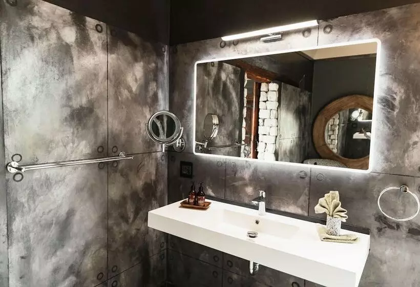 هتل Etosha Oberland Lodge