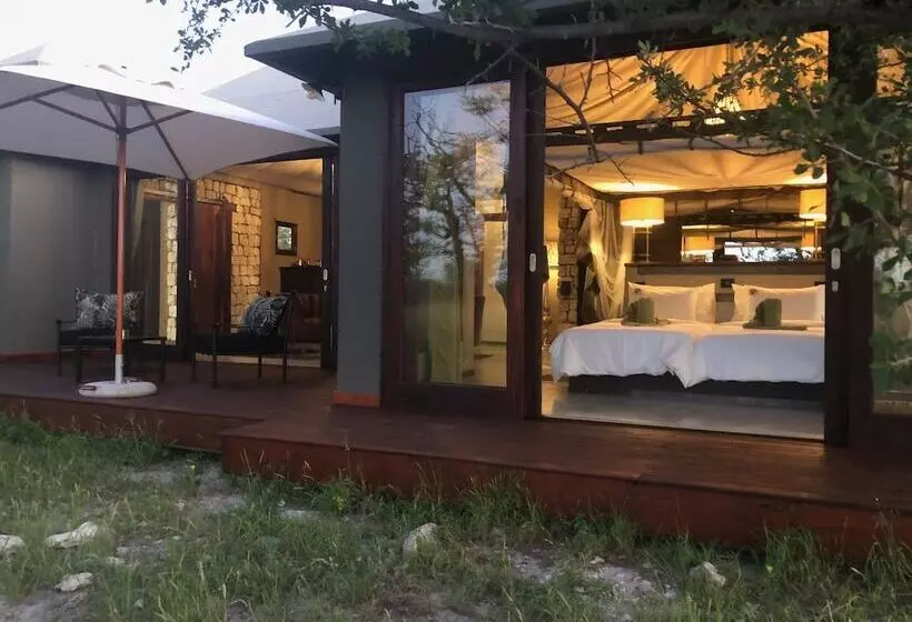 هتل Etosha Oberland Lodge