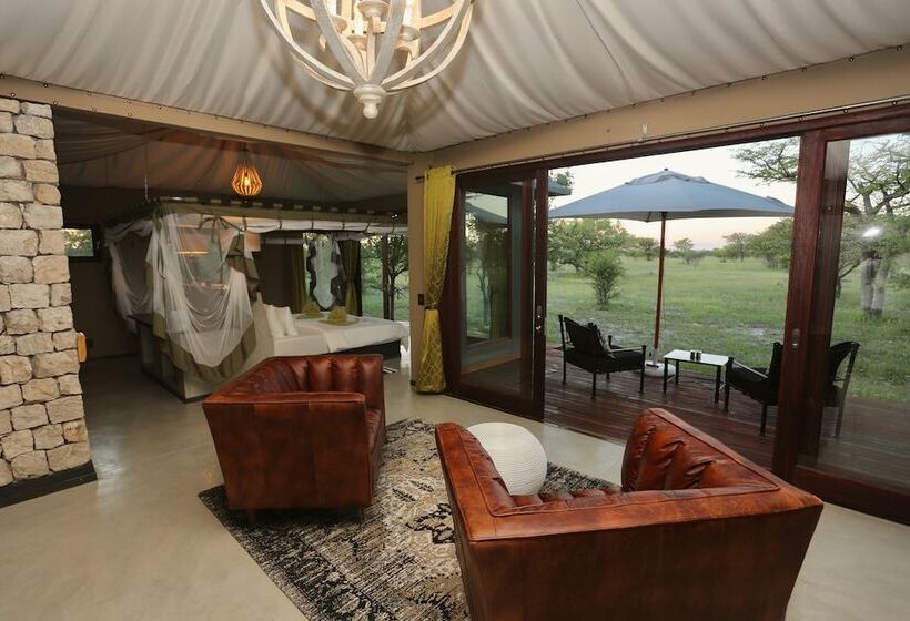 هتل Etosha Oberland Lodge