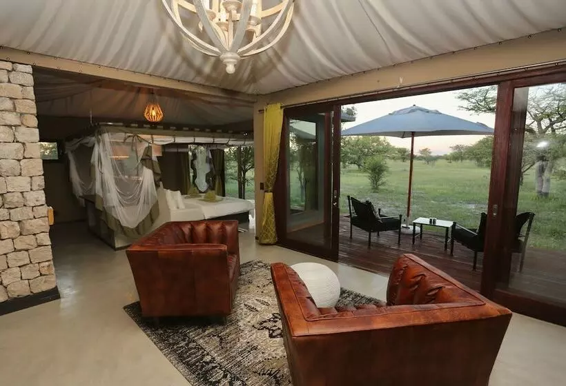 هتل Etosha Oberland Lodge