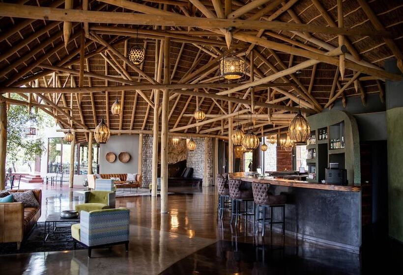 هتل Etosha Oberland Lodge