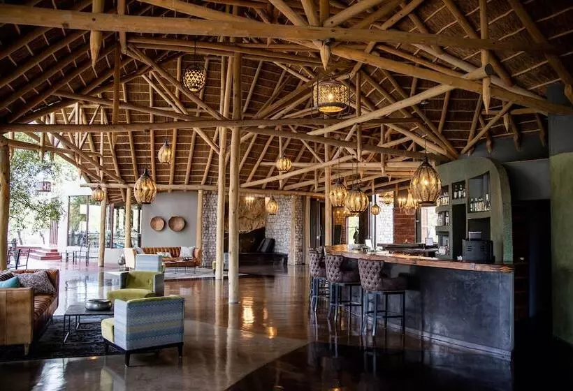 هتل Etosha Oberland Lodge