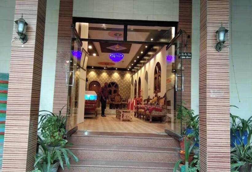 Hotel Goroomgo Rashmi Agra