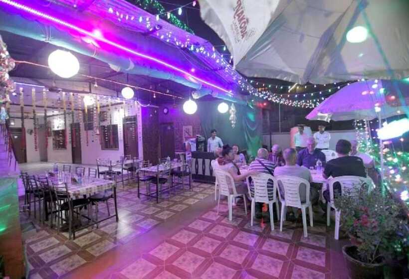 Hotel Goroomgo Rashmi Agra