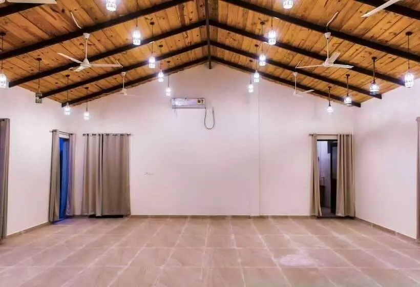 Hotelli Maulik Retreat