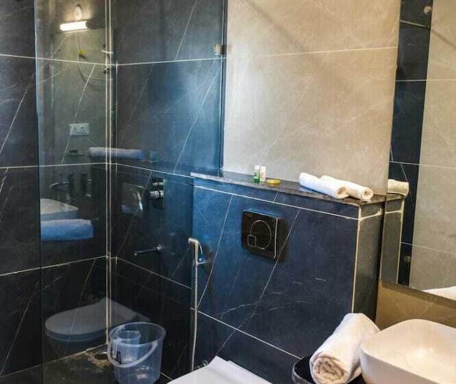 Отель Maulik Retreat