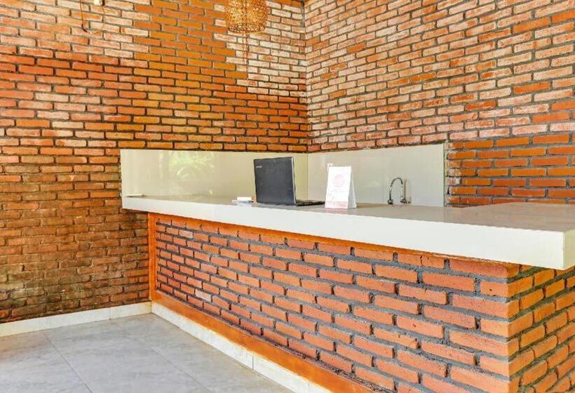 酒店 Spot On 90882 Sari Homestay Near Garuda Wisnu Kencana