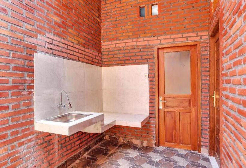 酒店 Spot On 90882 Sari Homestay Near Garuda Wisnu Kencana