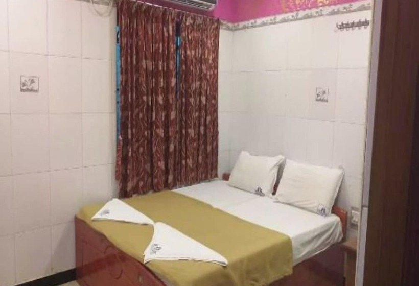 בית מלון כפרי Sree Kumaran Deluxe