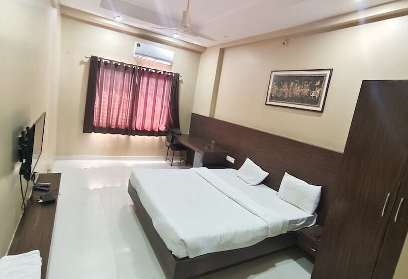 Kanha Hotel & Resort