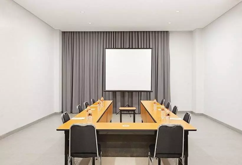 Amaris Hotel Kalimalang