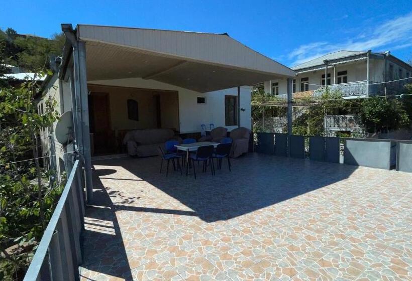 تختخواب و صبحانه Belas House With Terrace