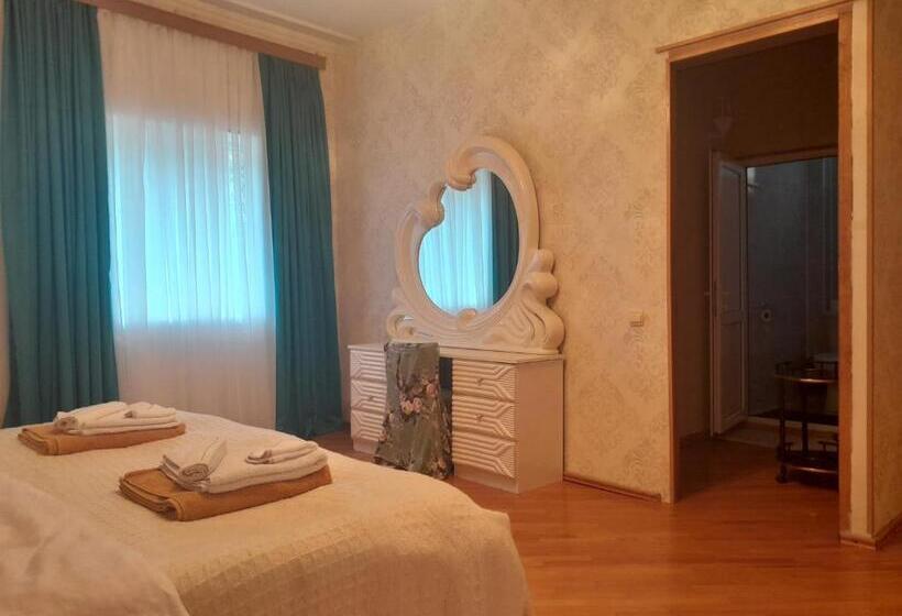 تختخواب و صبحانه Belas House With Terrace