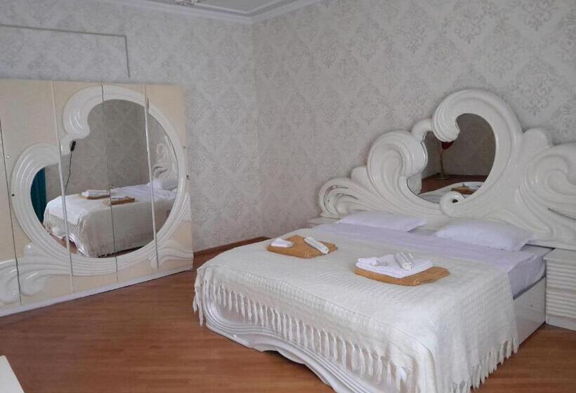 تختخواب و صبحانه Belas House With Terrace