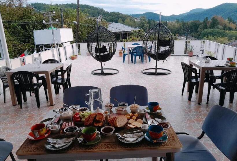 تختخواب و صبحانه Belas House With Terrace