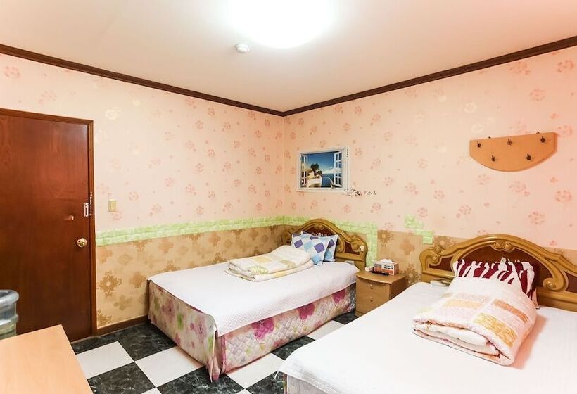Gangneung Gyeongpodae Donghae Motel