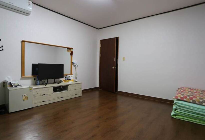 Gangneung Gyeongpodae Donghae Motel