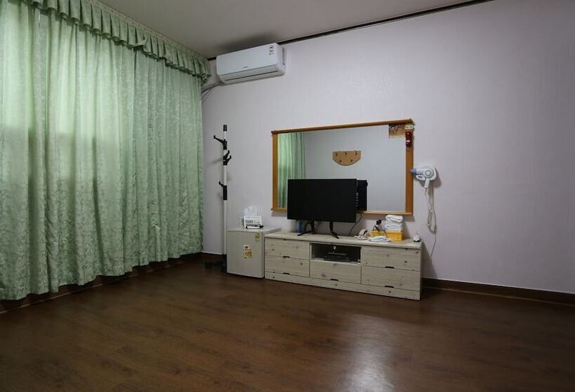 Gangneung Gyeongpodae Donghae Motel