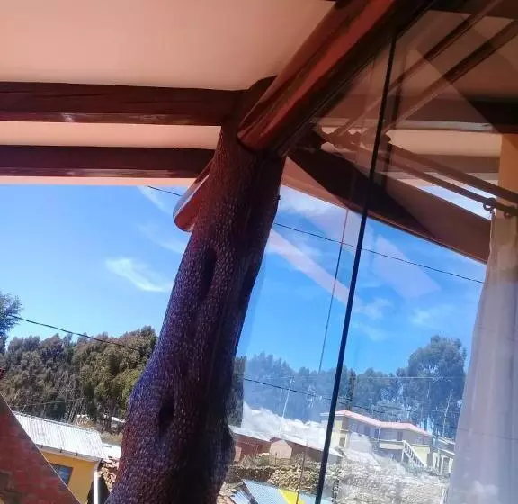 هتل Hostal Quilla Wasi Isla Del Sol