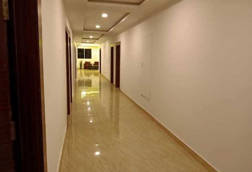 Iroomz Hotel Rainbow Bliss