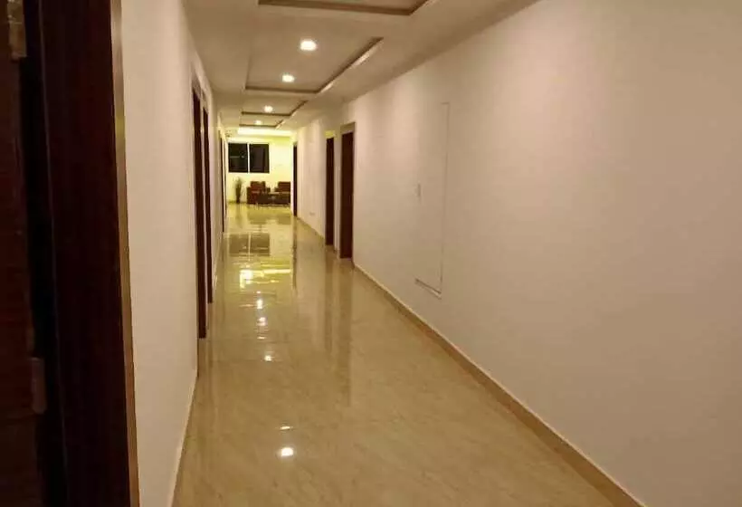 Iroomz Hotel Rainbow Bliss