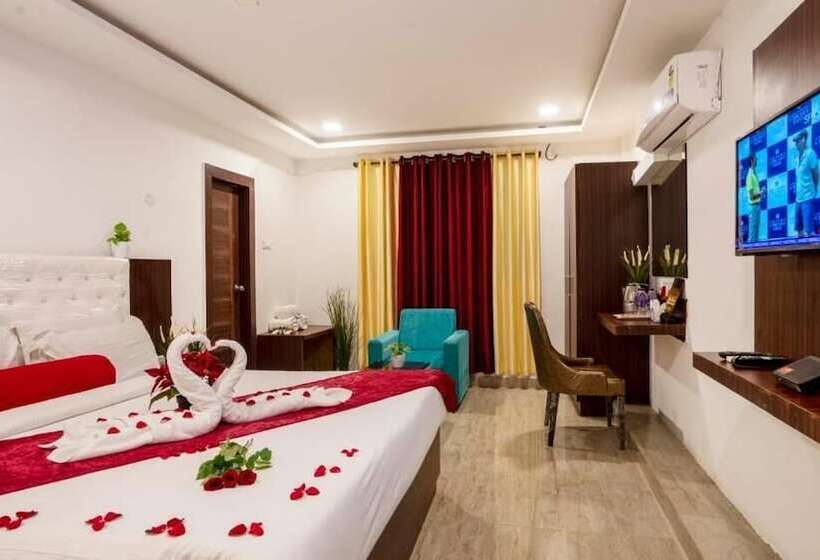 Iroomz Hotel Rainbow Bliss