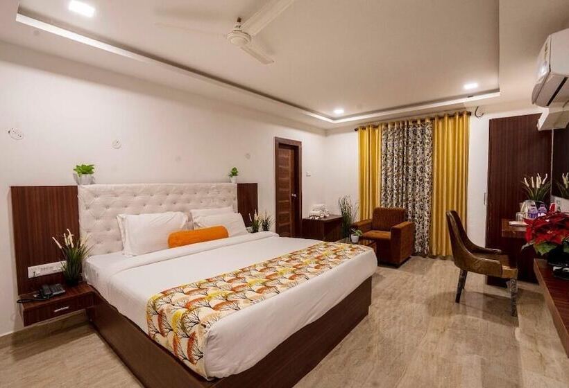 Iroomz Hotel Rainbow Bliss