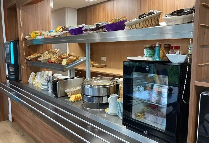 ホテル Kyriad Dol De Bretagne