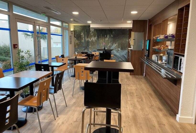 בית מלון כפרי Kyriad Dol De Bretagne