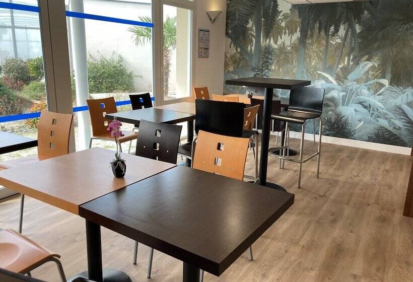 בית מלון כפרי Kyriad Dol De Bretagne