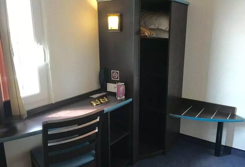 ホテル Kyriad Dol De Bretagne