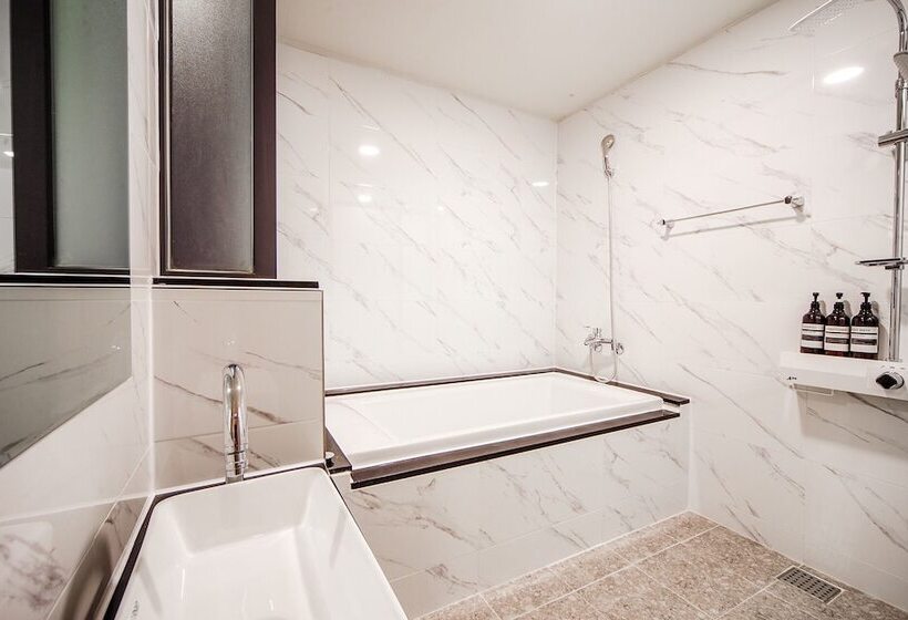 Motel Jinju Hotel Servi