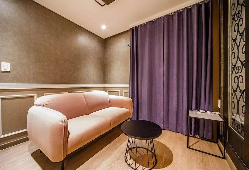 مُتل Jinju Hotel Servi