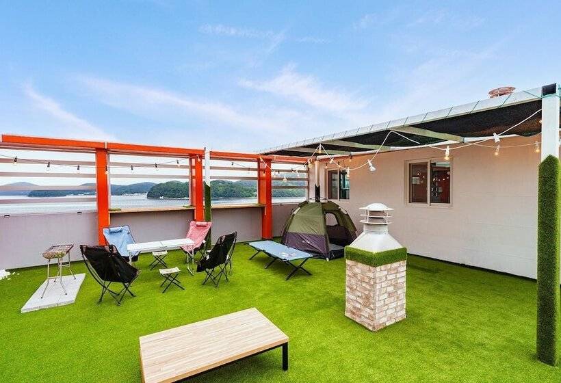 Motel Tongyeong Rock