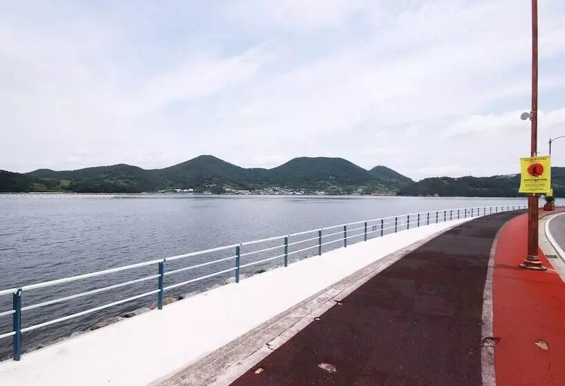 مُتل Tongyeong Rock