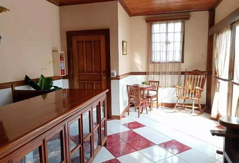 ユースホステル Small Room In Casa De Piedra Pension House
