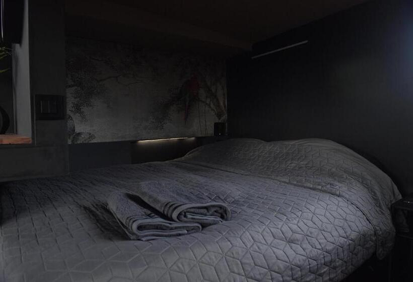 تختخواب و صبحانه Wheelhouse Euphrate Houseboat