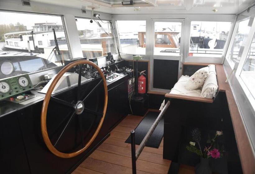 تختخواب و صبحانه Wheelhouse Euphrate Houseboat