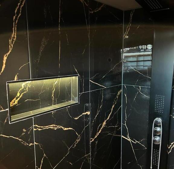 تختخواب و صبحانه Wheelhouse Euphrate Houseboat