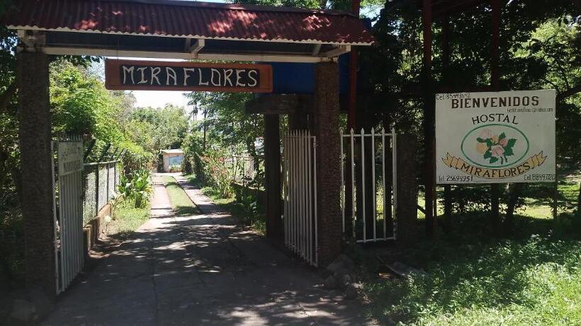 Hostal Miraflores B&b