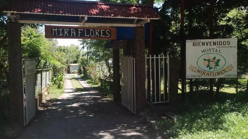 Hostal Miraflores B&b