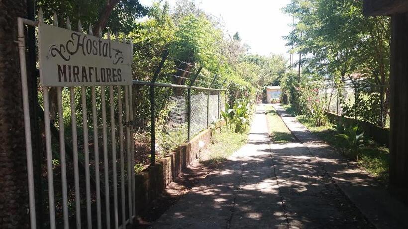 Hostal Miraflores B&b