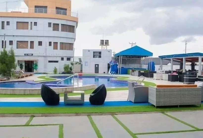 Hotelli The Paradise Beach Resort And Apartment