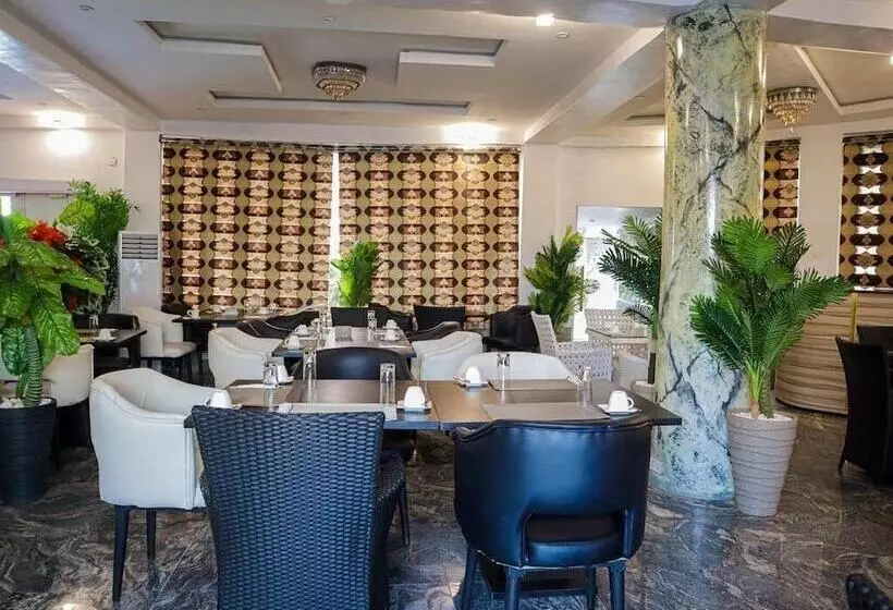 Hotelli The Paradise Beach Resort And Apartment