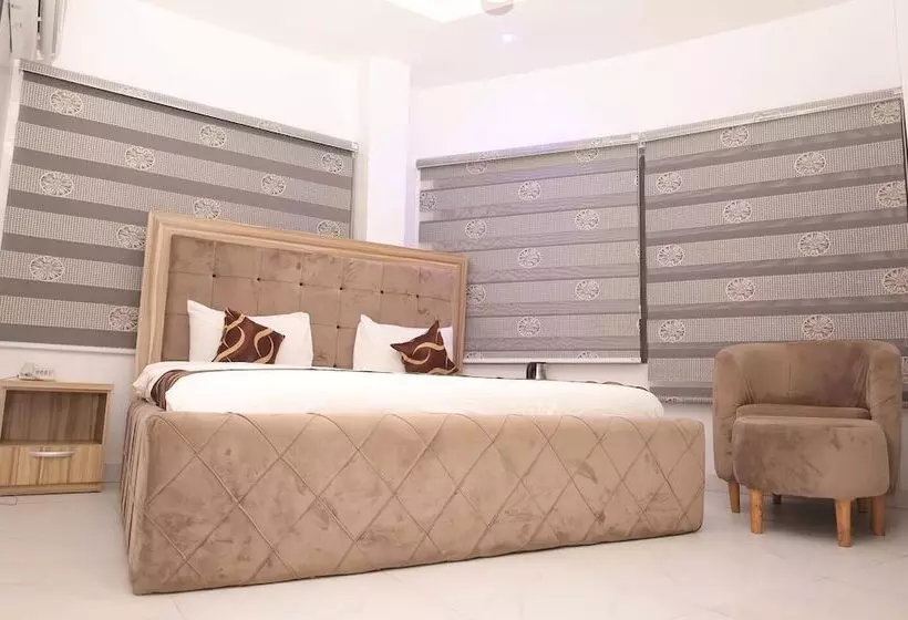 Hotelli The Paradise Beach Resort And Apartment